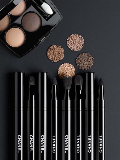 chanel flat eyeshadow brush|Chanel retractable eyeshadow brush.